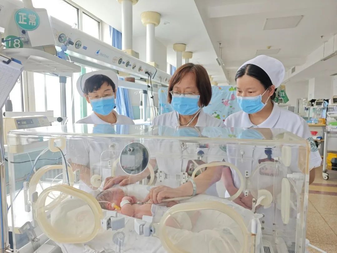 仁心妙手守护“掌心宝宝”——省级危重新生儿救治中心显担当