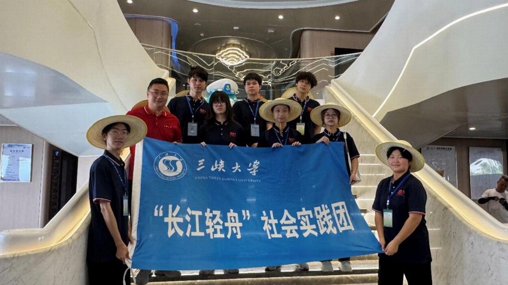 踐行“長江大保護”：青年學子登“長江三峽1號” 探秘“黃金水道”綠色航運新篇章