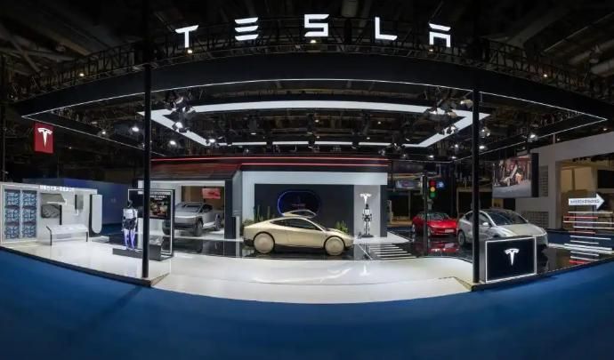 人形机器人Tesla Bot亮相进博会，微美全息拓宽具身智能产业或开启千亿赛道