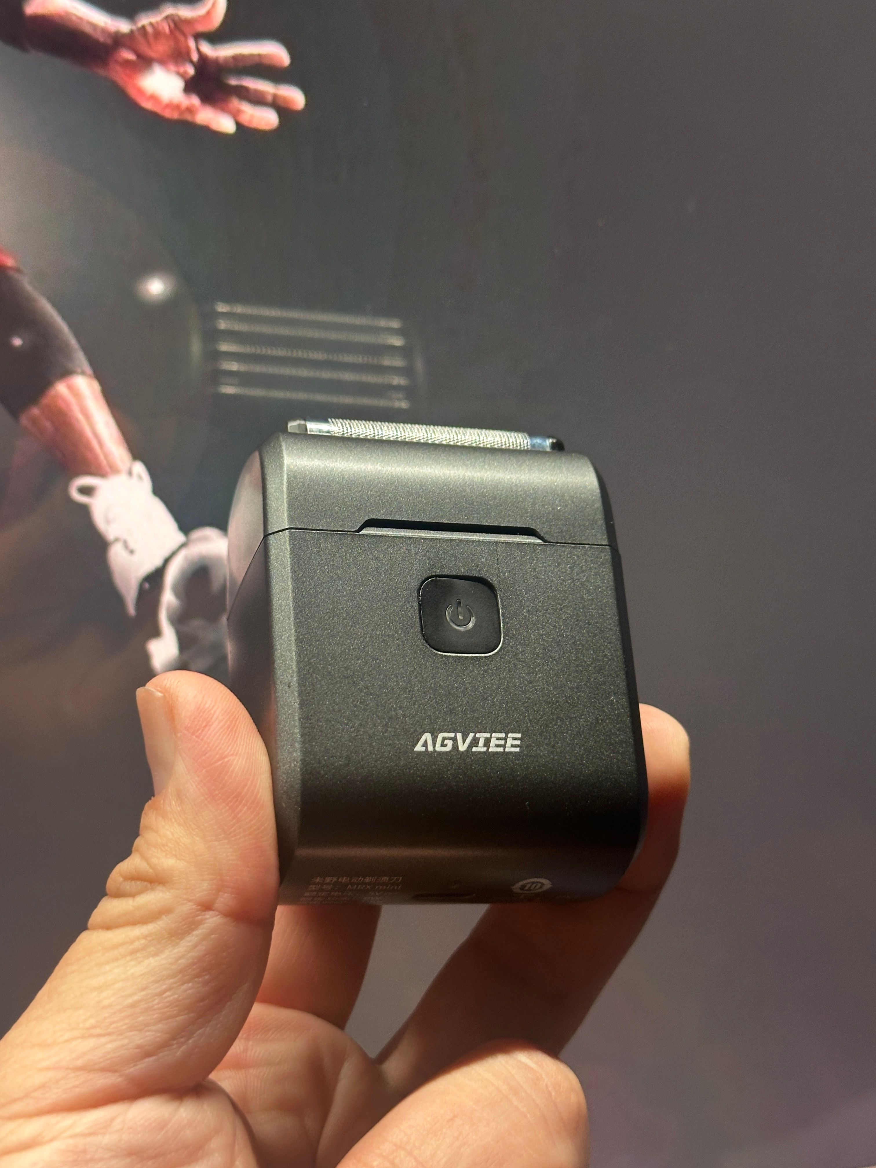 迷你五刀头卷王！未野往复式剃须刀测评：23000转堪比千元档配置