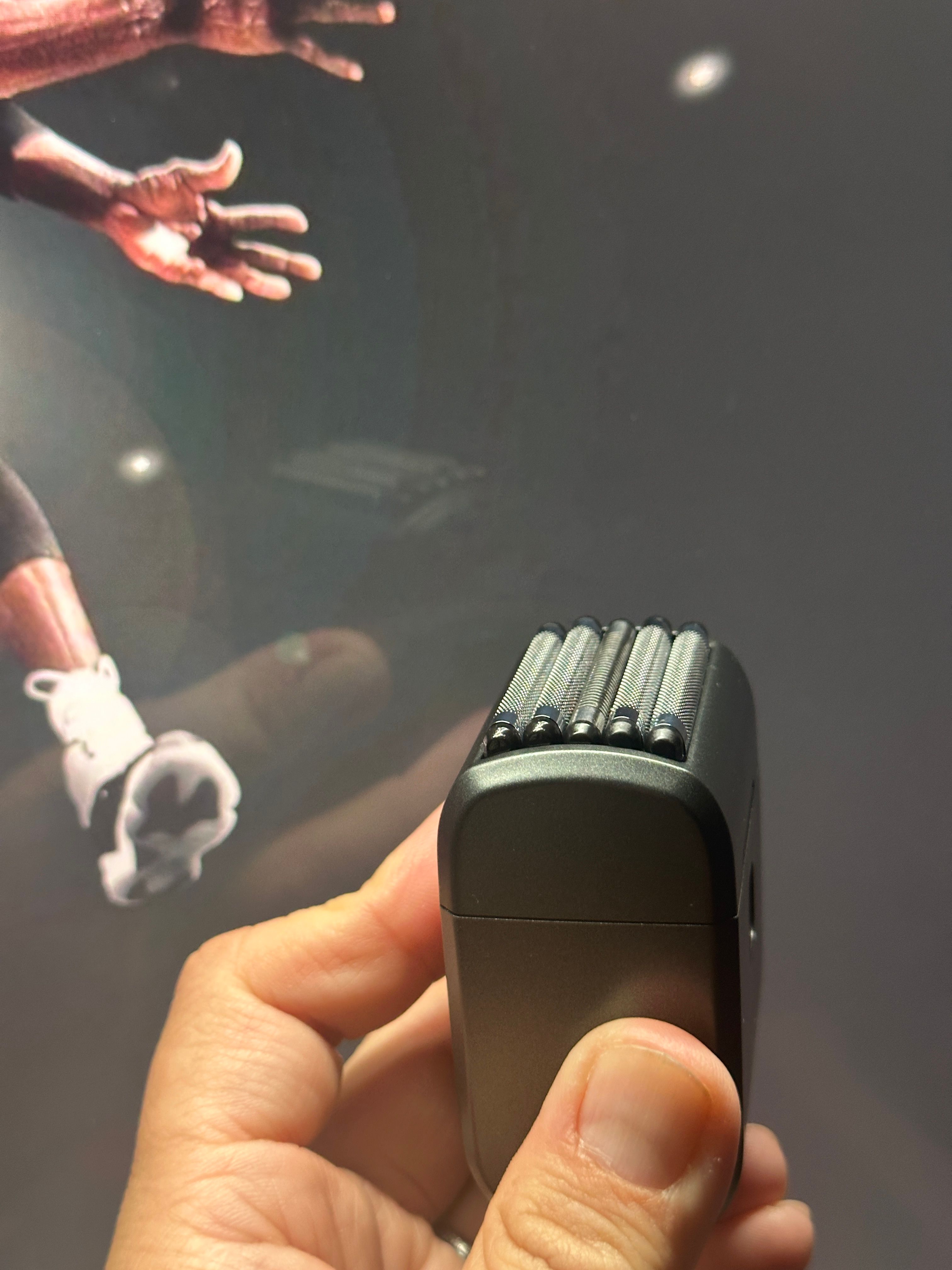 迷你五刀头卷王！未野往复式剃须刀测评：23000转堪比千元档配置