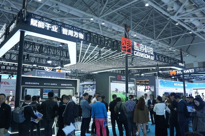 硬核科技＋萌趣互动！智身科技AIE 2025双城引爆具身智能热潮