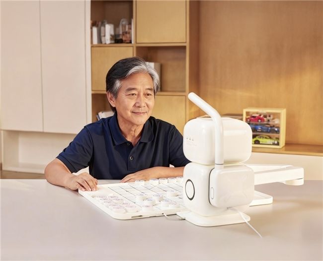 元萝卜新品，用AI重塑棋趣：能陪聊、会讲棋，助老人乐在“棋”中
