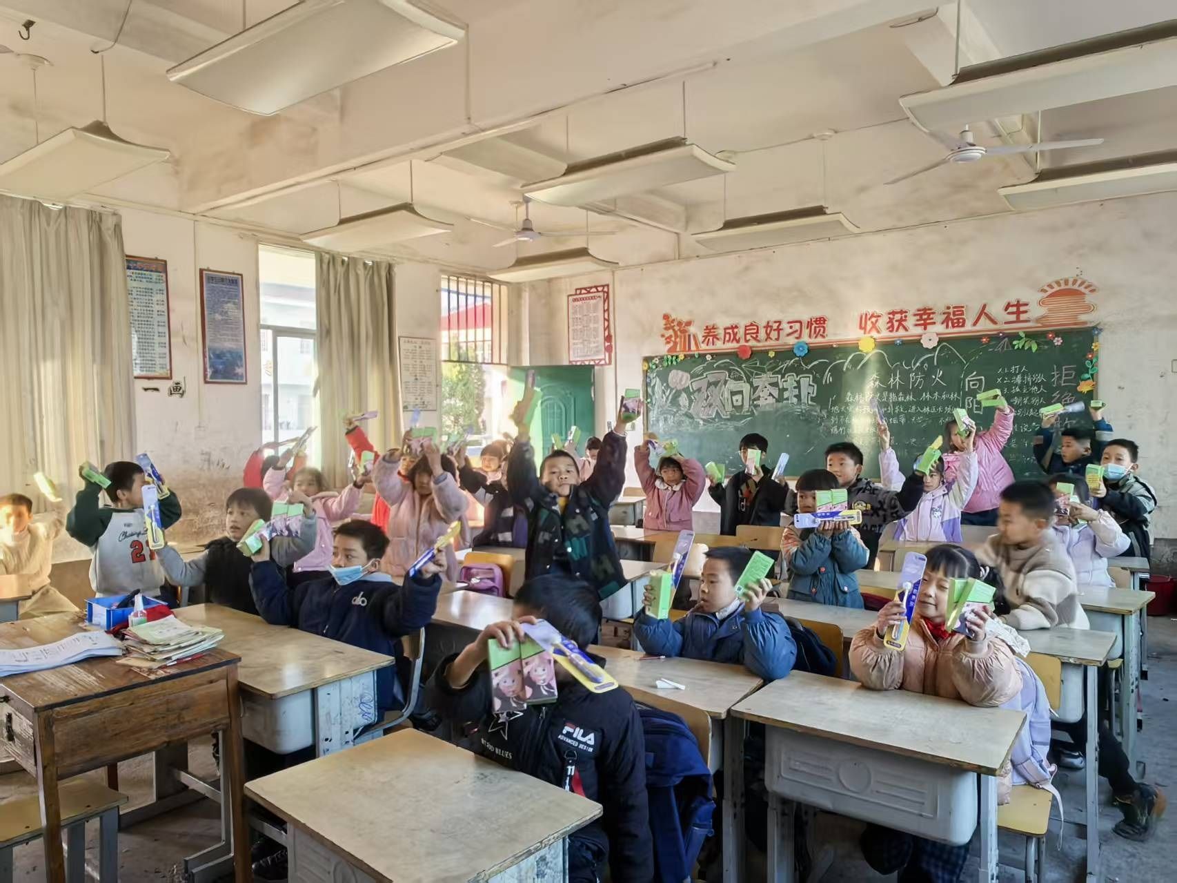 从“一支牙膏”到“一堂课”：兔头妈妈为乡村儿童口腔健康保驾护航