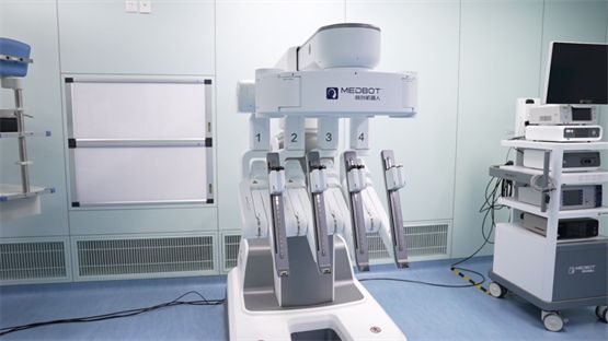 汪建平教授团队成功完成前海人寿广州总医院首例机器人直肠癌根治术