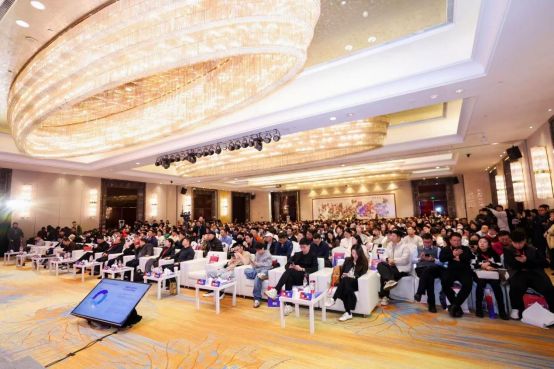  AI漫剧2.0启航：千人齐聚共绘产业升级新蓝图