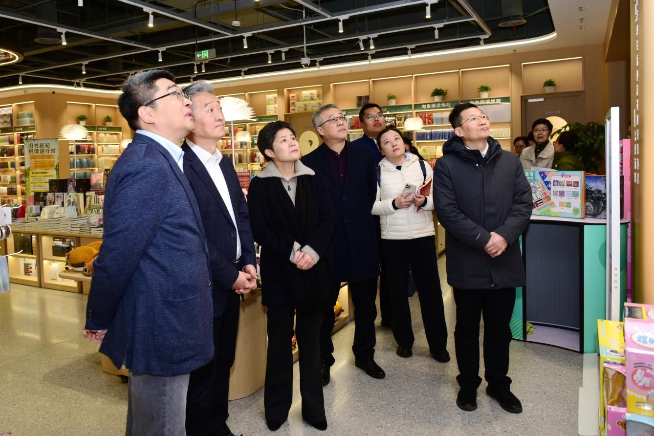 民进中央调研组至句象书店考察全民阅读融合家校社协同育人的创新实践