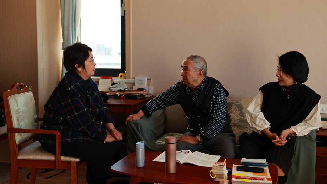 央视主持人张越专访挚听听友王蓓 共谈听力改善后父亲有质量的养老生活